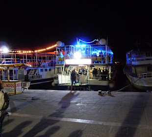Hafen bei Nacht