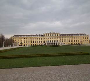 Zámek Schönbrunn z dálky