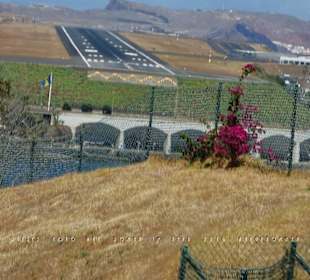 Blick auf die Piste 5 aus dem fahrenden Auto