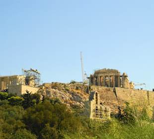 Akropolis vom Fuße aus fotografiert