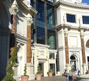 Haupteingang vom Strip