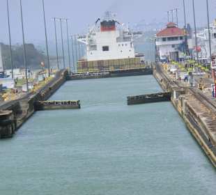 Einfahrt in die Schleuse