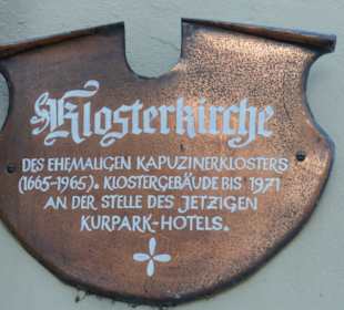 Außen an der Kirche