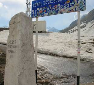 Georgische Heerstraße -Hinweisschild,Kreuzpass 