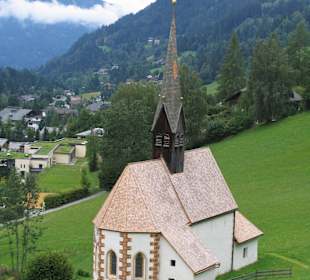Kerk met zicht op Bad Kleinkirchheim