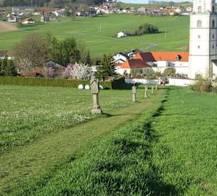 Ausblick zur Wallfahrtskirche und Hotel Klosterhof