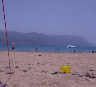 Blick vom Strand Playa del Salado auf La Graciosa