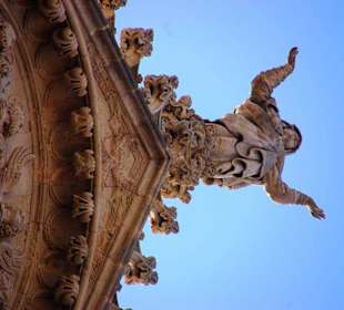 Über den Eingang Mittig