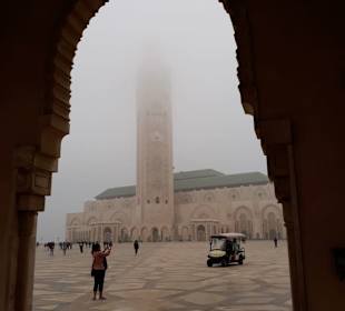 Moschee in Casablanca im Nebel