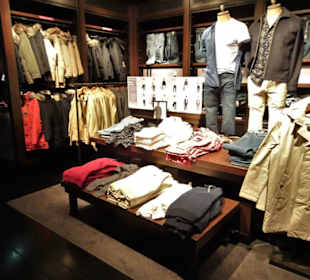 Im Abercrombie & Fitch Store Hamburg