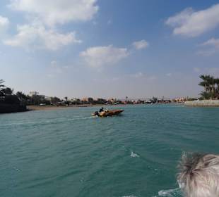 Mit dem Motorboot durch klein Venedig von Ägypten