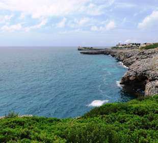 Radfahren an der Küste entlang nach Portocristo