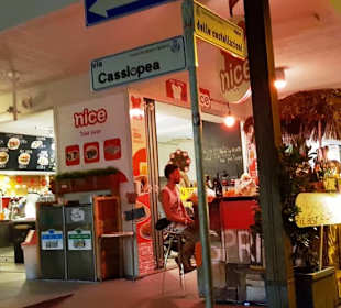 Entlang der Geschäfte