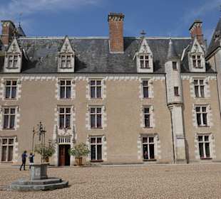 Aussenansicht Schloss Montpoupon