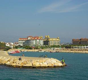 Neuer kleiner Hafen beim Hotel Royal Dragon