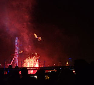 Feuerwerk am London Eye
