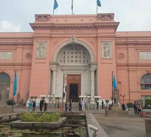 Eingang ägyptisches Museum Kairo