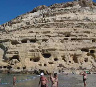 Strandabschnitt mit den Höhlen