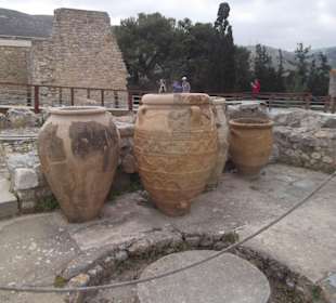 Krüge zur Aufbewahrung von Öl, Wein und Getreide