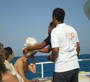 Belustigung an Bord während der Fahrt