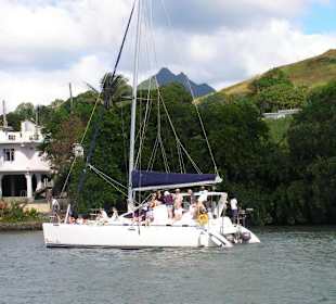 Flußmündung mit Boot