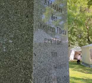 Inschrift vom Denkmal