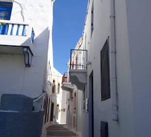 In den Straßen des Bergdorfs Nikia