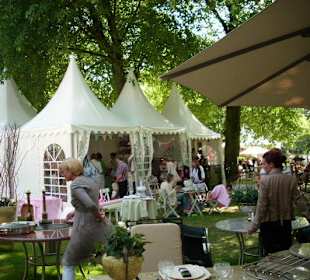 Hier gibt es Gartentische