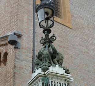 Lampen vor der Basilica