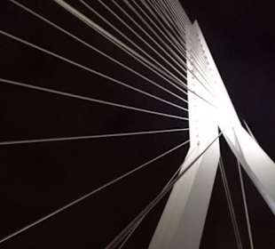 Brücke bei Nacht