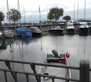 Skulptur "Hockender Schwimmer"