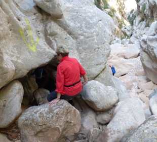 Durch Steine kriechen...