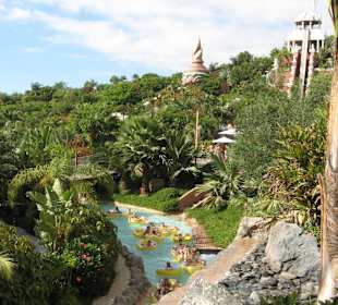 Вид на горки и искуственную реку