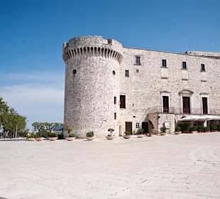 Il Castello Aragonese a due passi di Hotel Corte Altavilla