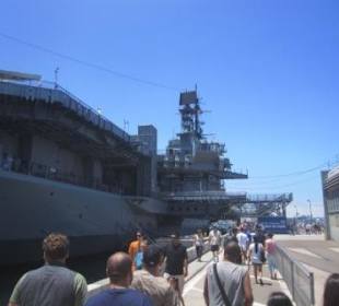 Besucherandrang, doch das Schiff is riesig