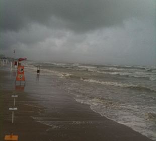 Da war ein ganzer Tag Regen und das Meer wild!