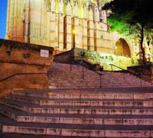 Stufen hoch zur Kathedrale