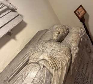 Innenansicht Petersdom Krypta