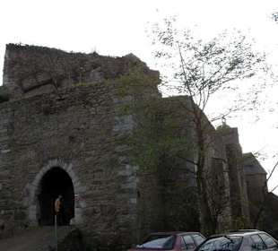 Eingangstor zur Ruine