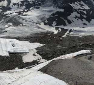 Auf Schotter hinüber zum "Loch"