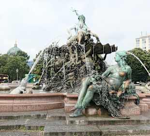 Beim sehenswerten Neptunbrunnen