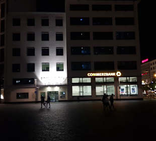 Entlang dem ganzen Viertel