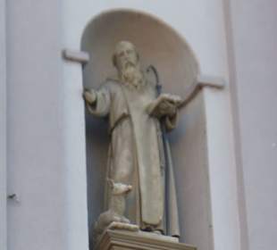 Außenansicht Statuen