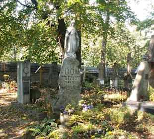 Stare, zabytkowe nagrobki