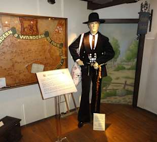 Rundgang durch die Ausstellung des Museums