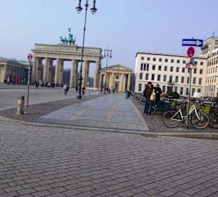 Zum Brandenburger Tor