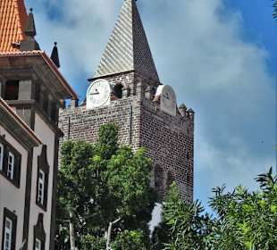 Blick auf den Glockenturm der Kathedrale Sé