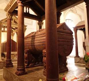 Särge mit den Schwäbisch-Alemannischen Herrschern