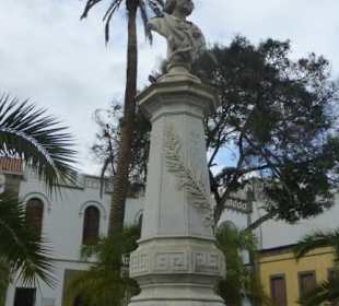Plaza de San Francisco mit Kolumbus-Säule/-Büste