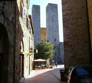 San Gimignano - aus der Nähe - aus der Ferne